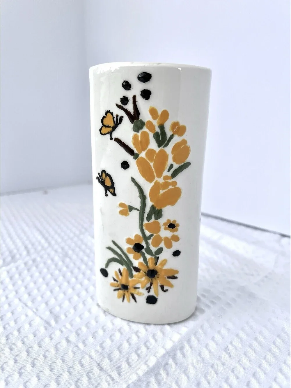 1990’s CERAMIC Hand Painted Bud Vase Oval Daisy Flowers Butterfly 5.75 In